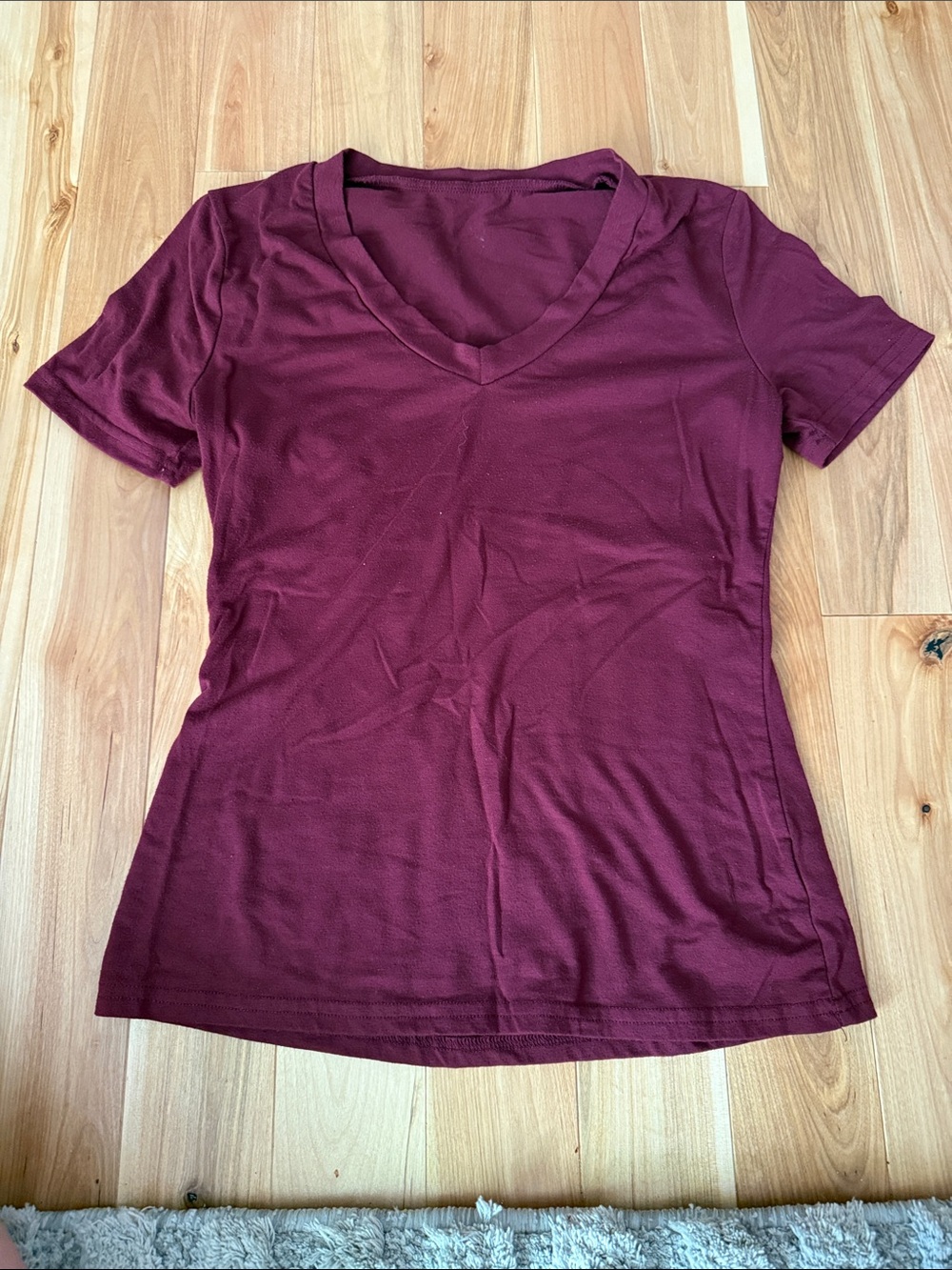 Women's V-Neck Short Sleeve Top - Burgundy